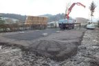 Aufgebauter Kran auf dem Bauplatz des Waldkindergartens