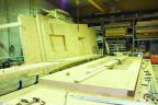 Holzrahmen mit OSB beplankt auf einem Montagetisch