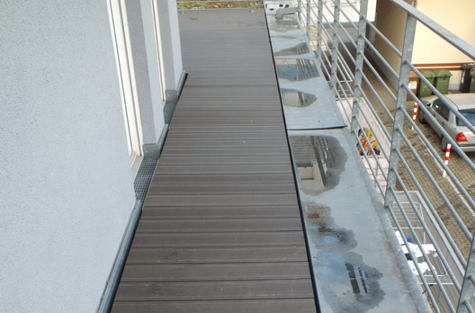 Zugang zur WPC-Terrasse in Freiburg Zähringen